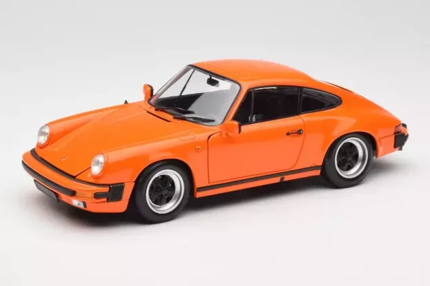 Minichamps Porsche 911 3.2 Carrera Coupe 1983 1:18 100063025